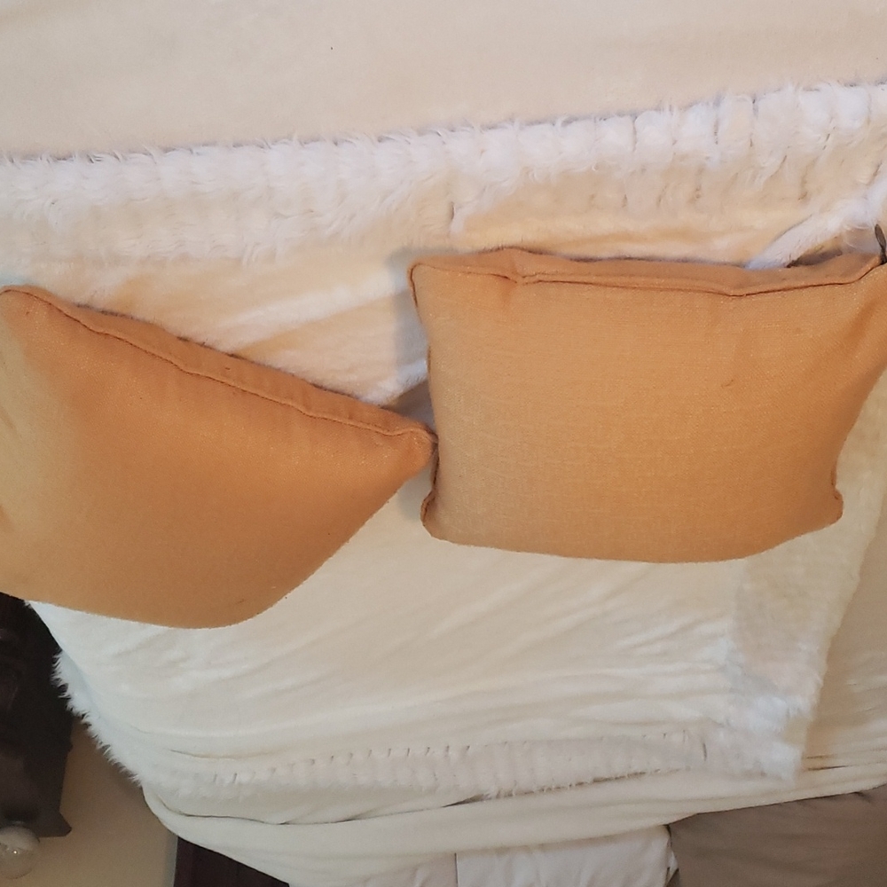 2 yellow pillows